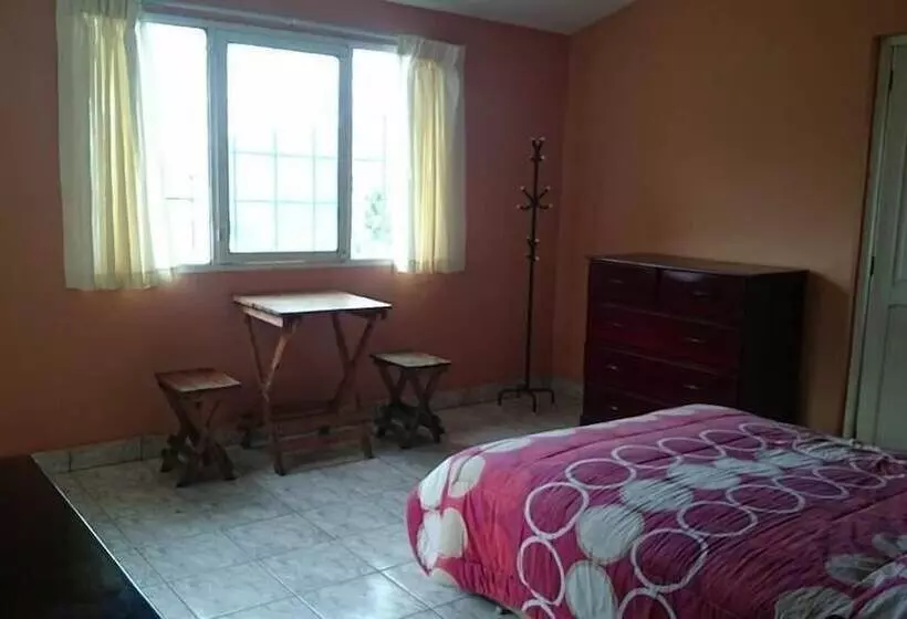 Hostal Villa Rosas