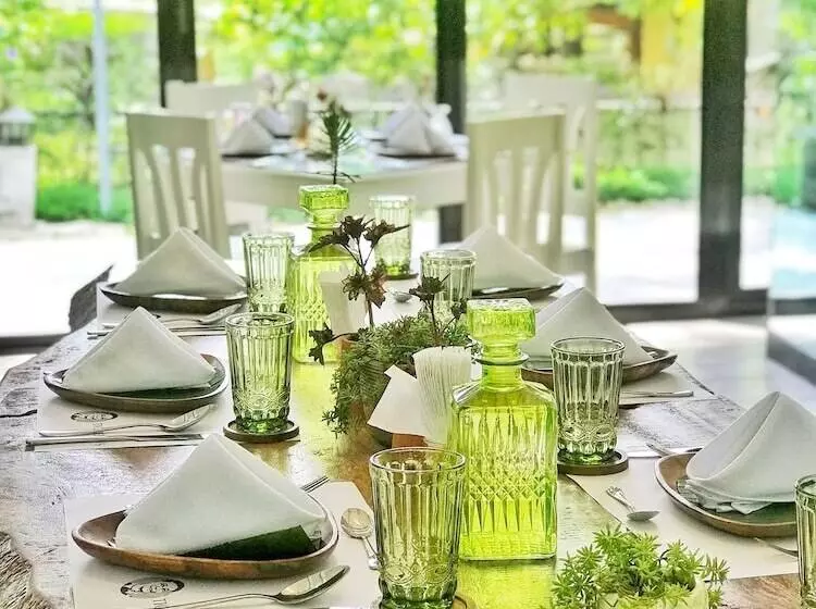 ホテル Hiraya Wellness Resort And Ecopark