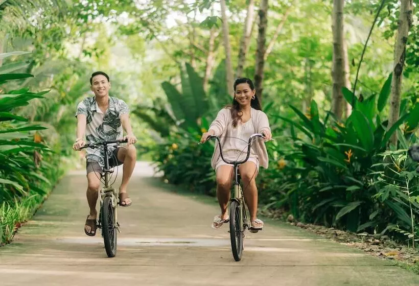 ホテル Hiraya Wellness Resort And Ecopark