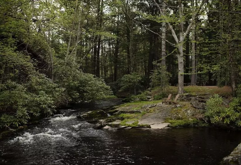 Hotelli Magnolia Streamside Resort