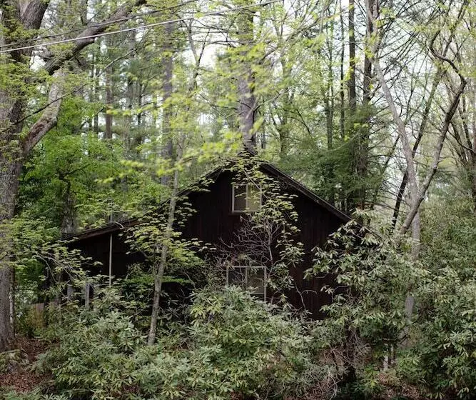 Hotelli Magnolia Streamside Resort