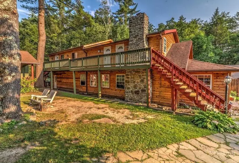 Hotelli Magnolia Streamside Resort