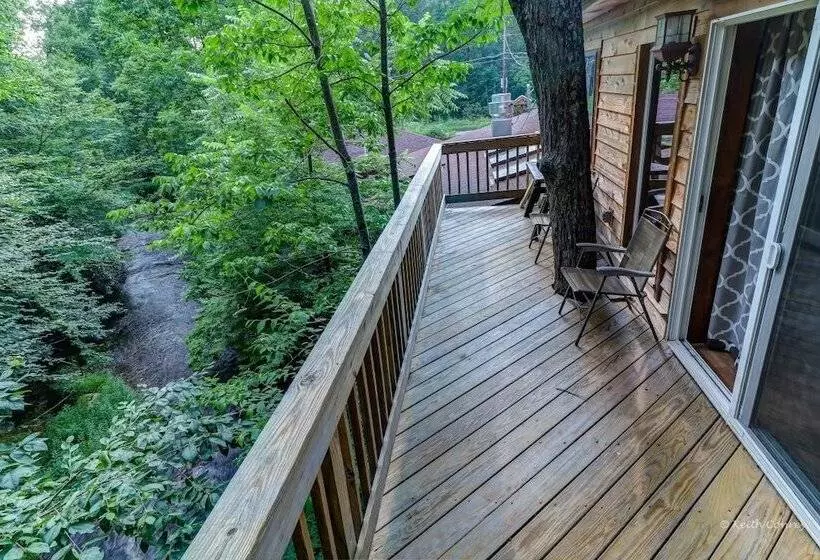 Hotelli Magnolia Streamside Resort