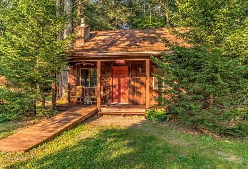 Hotelli Magnolia Streamside Resort