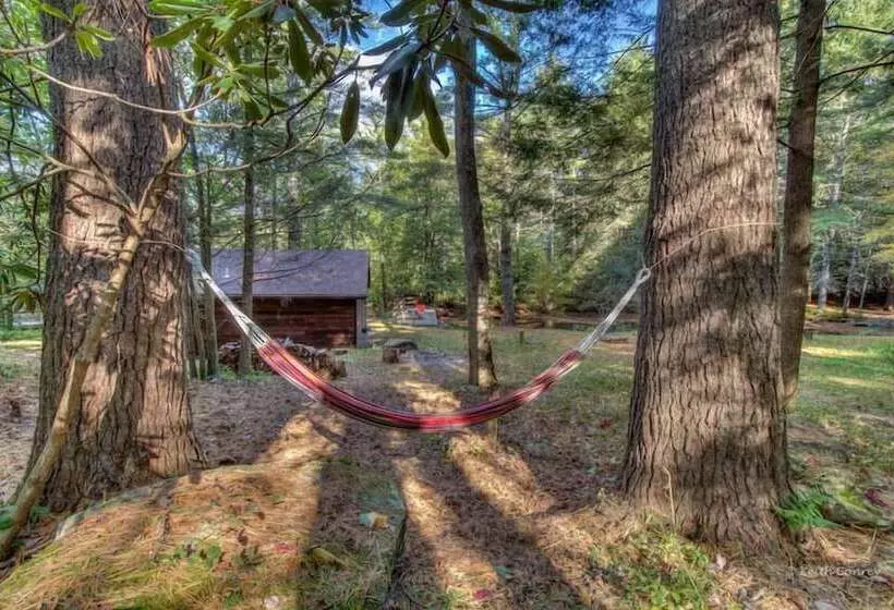 Hotelli Magnolia Streamside Resort