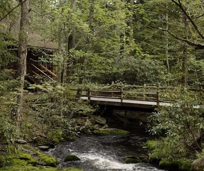 Hotelli Magnolia Streamside Resort