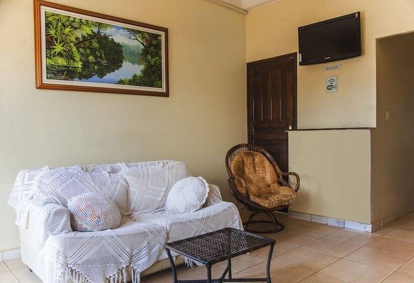 בית מלון כפרי Oyo M&j