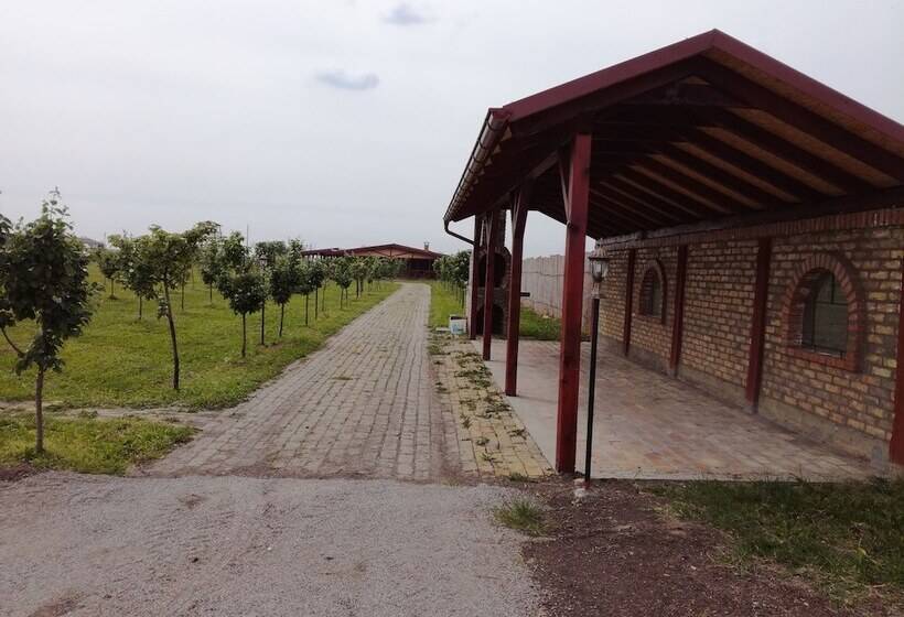 هتل روستایی Salaš Farma 47 Miris Dunja