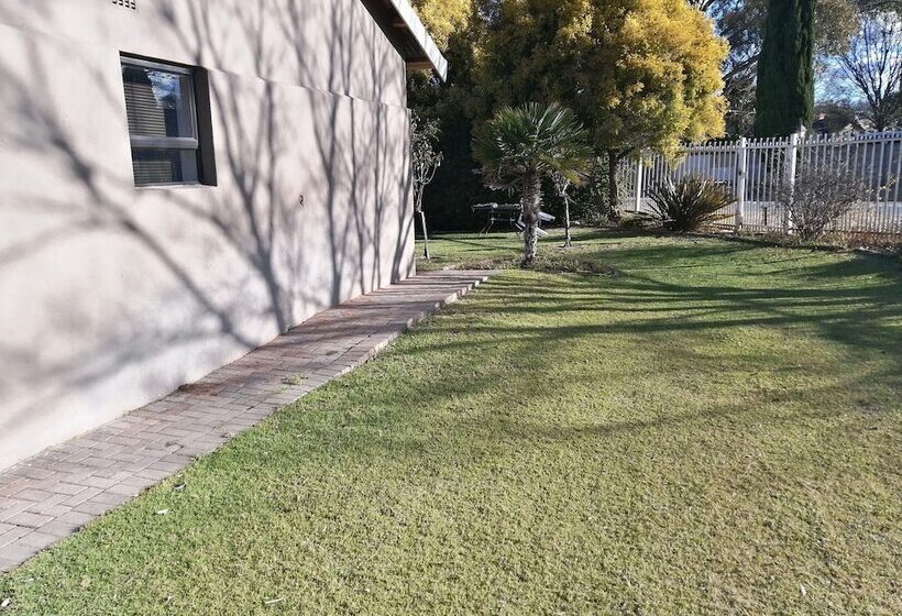 ペンション Easy Inn Guesthouse