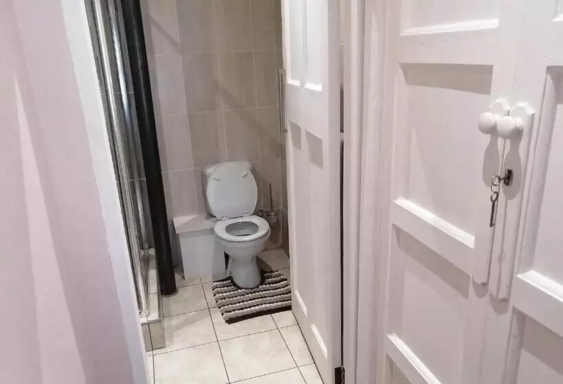 ペンション Easy Inn Guesthouse