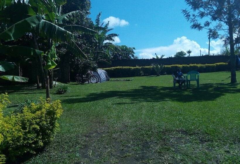 هاستل Maasai Backpackers Home