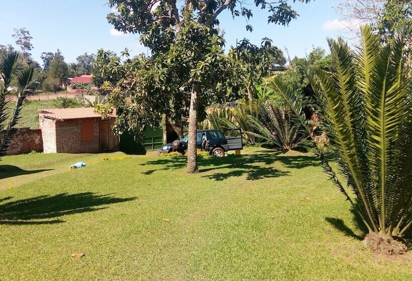 هاستل Maasai Backpackers Home