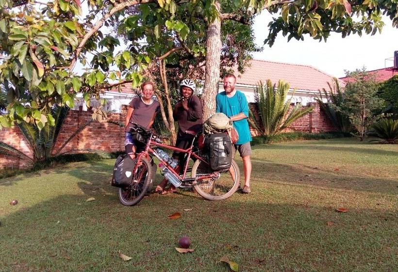 هاستل Maasai Backpackers Home