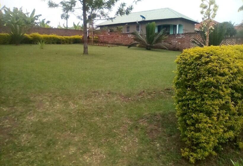 هاستل Maasai Backpackers Home