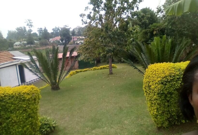 هاستل Maasai Backpackers Home