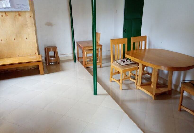 هاستل Maasai Backpackers Home