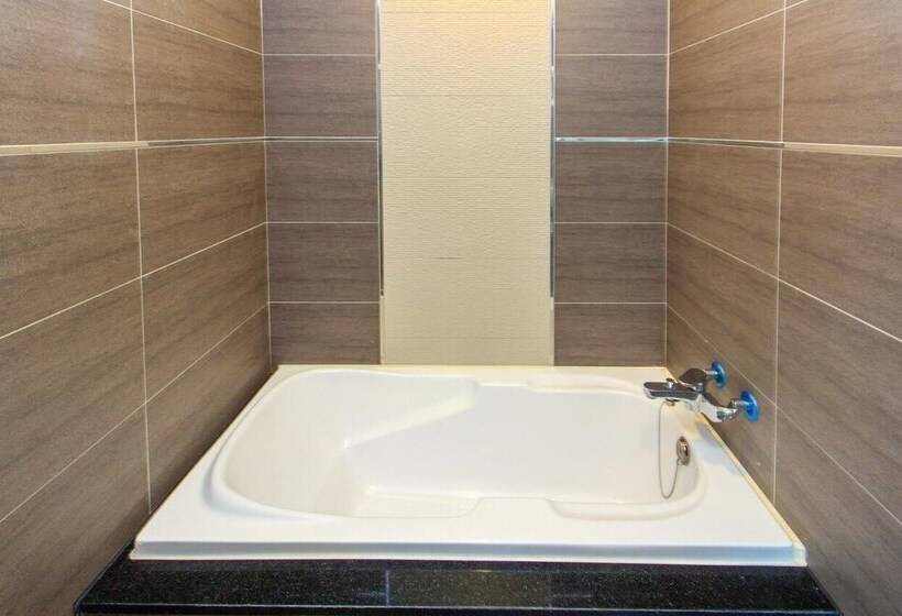 تختخواب و صبحانه Silimu Hostel