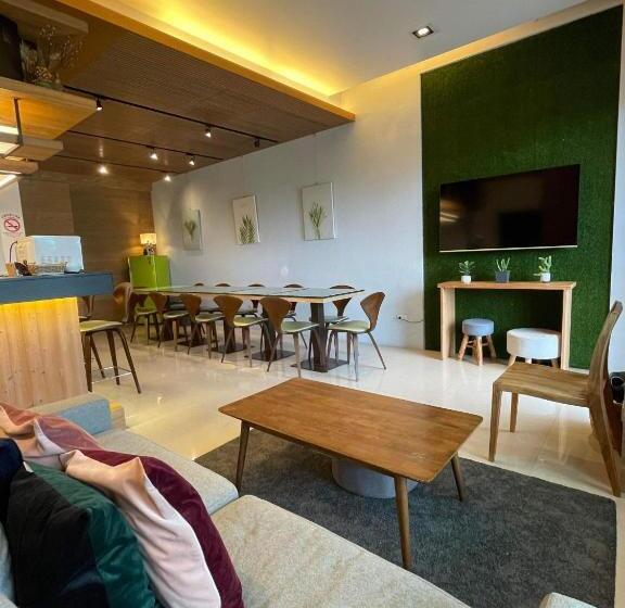 تختخواب و صبحانه Silimu Hostel