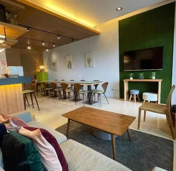 تختخواب و صبحانه Silimu Hostel