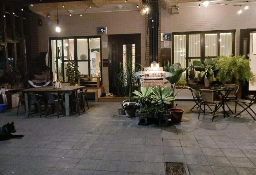 تختخواب و صبحانه Silimu Hostel