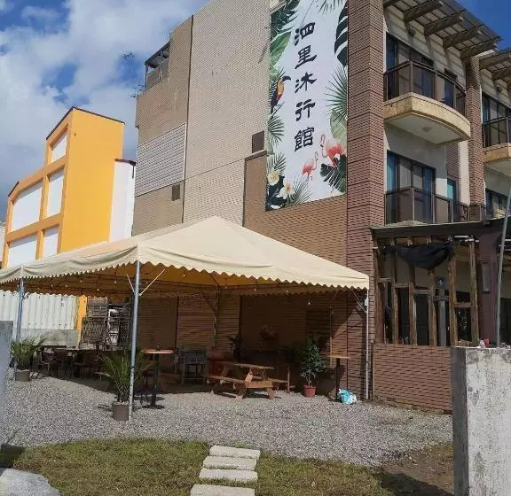 تختخواب و صبحانه Silimu Hostel