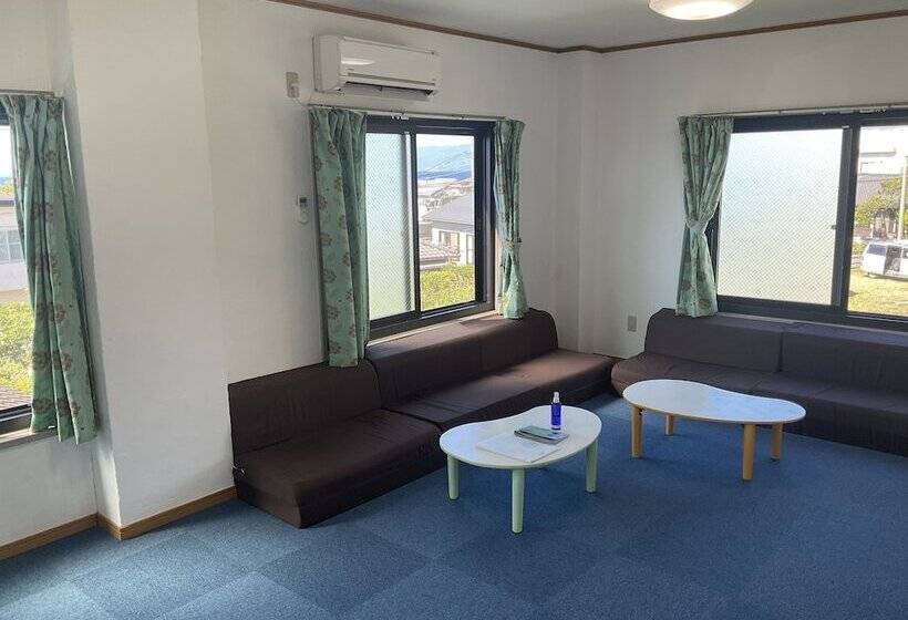 Guesthouse Koizumi  Hostel