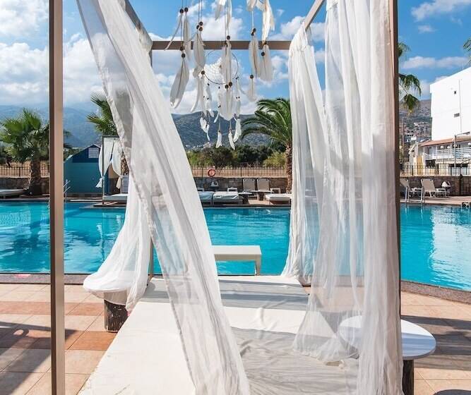 هتل Oasis Studios