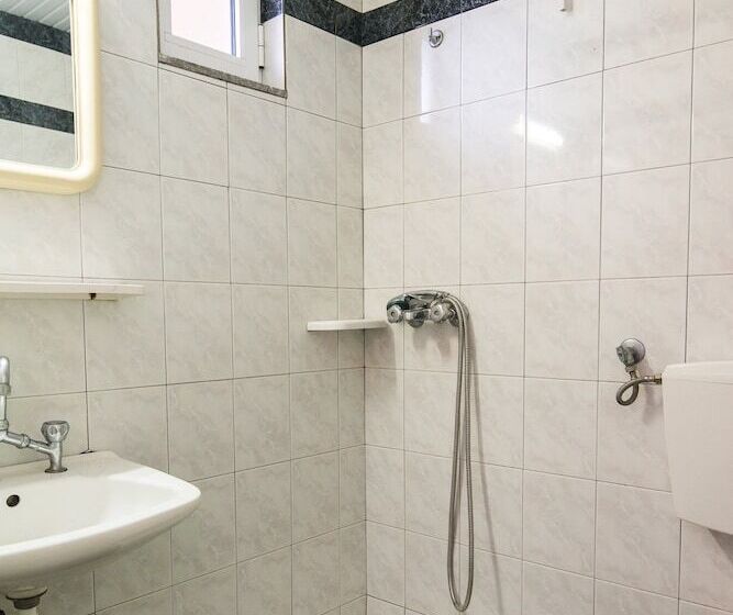 هتل Oasis Studios