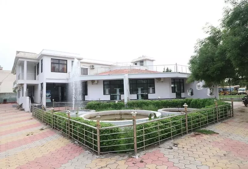 Hotelli Oyo 45787 Mangalam Resort