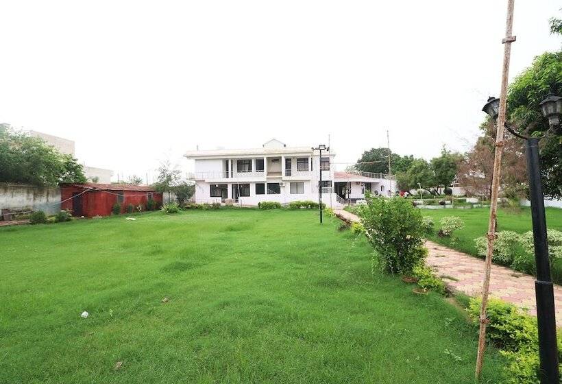 בית מלון כפרי Oyo 45787 Mangalam Resort