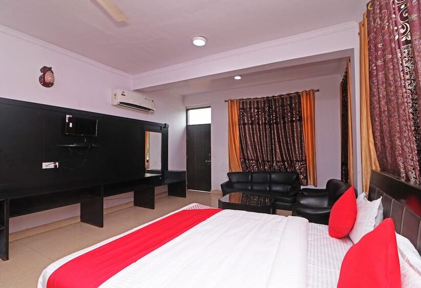 בית מלון כפרי Oyo 45787 Mangalam Resort