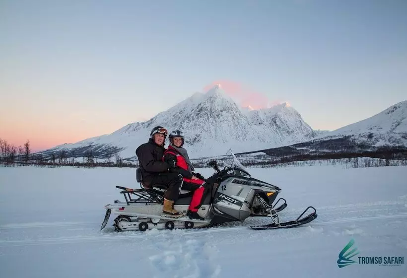 ホテル Svensby Tursenter