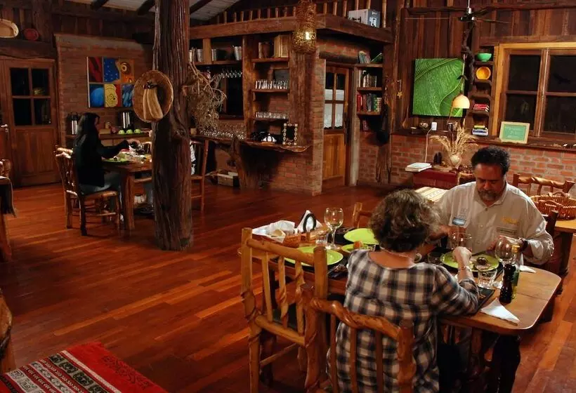 Hotelli Tacuapí Lodge