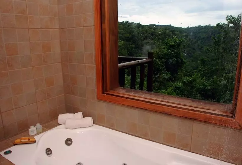 Hotelli Tacuapí Lodge