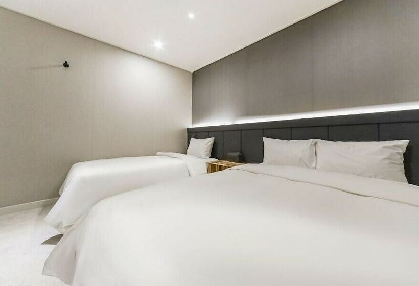 Vallas Hotel & Guest House