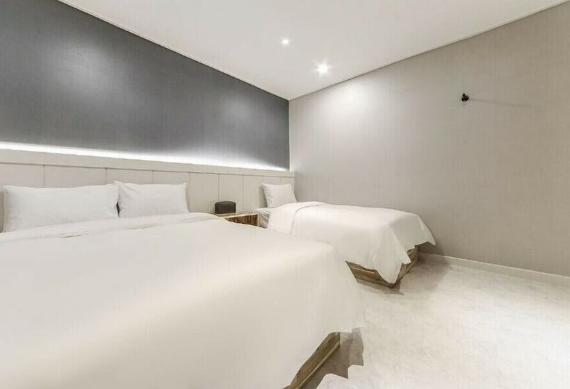 Vallas Hotel & Guest House