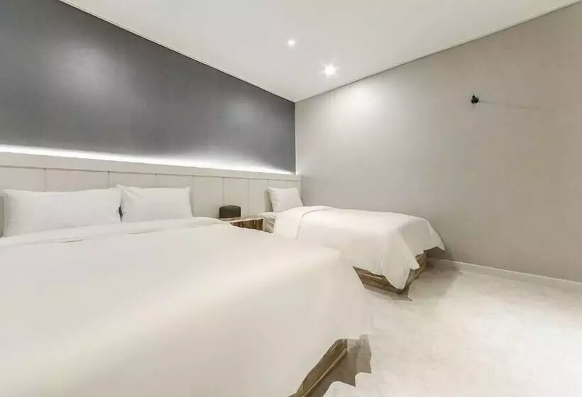 Vallas Hotel & Guest House