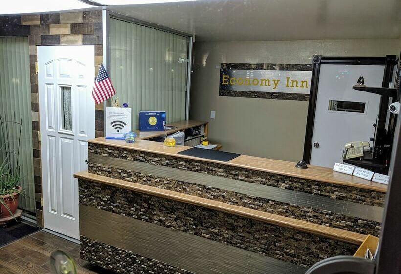 فندق على الطريق Economy Inn