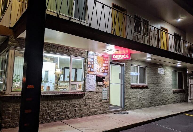 فندق على الطريق Economy Inn