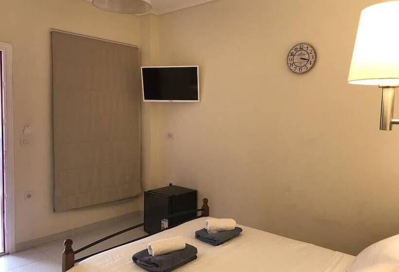 Pension (Hôtel basse catégorie) Fira Home 2