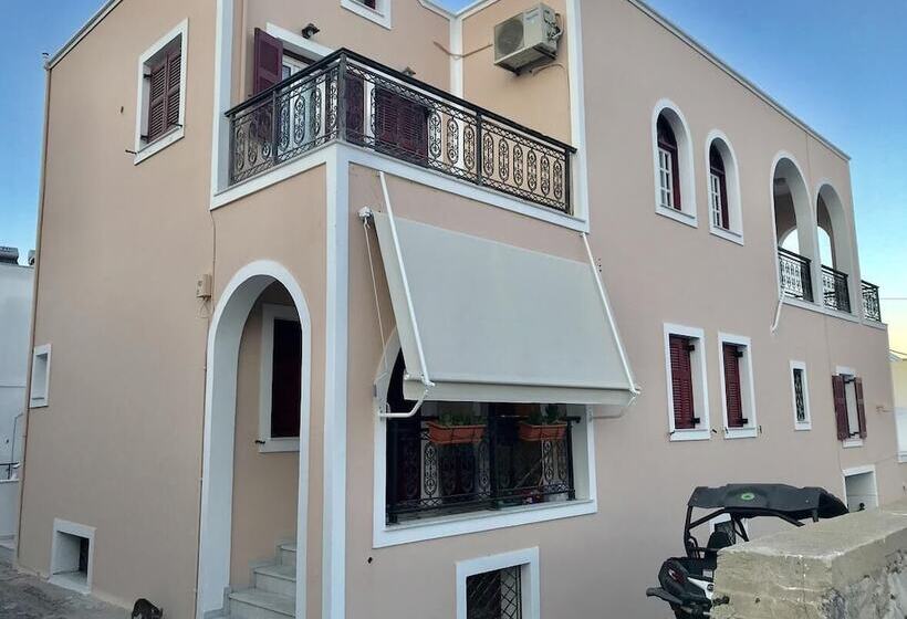 Pension (Hôtel basse catégorie) Fira Home 2