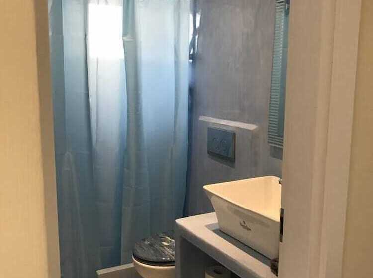 Pension (Hôtel basse catégorie) Fira Home 2