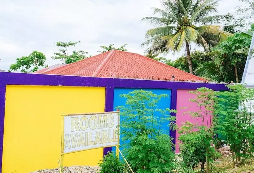 ペンション Reddoorz Plus @ Valencia Bohol