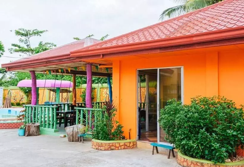 ペンション Reddoorz Plus @ Valencia Bohol