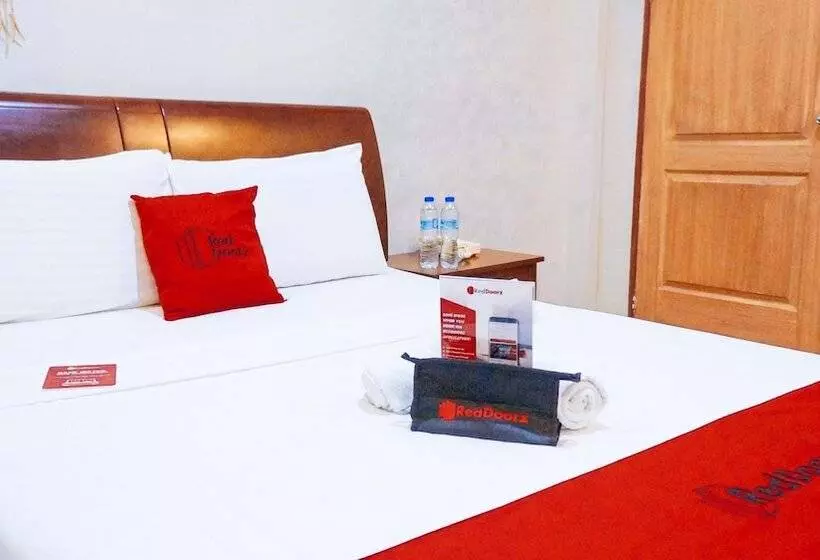 ペンション Reddoorz Plus @ Valencia Bohol