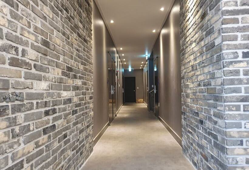 Vallas Hotel & Guest House