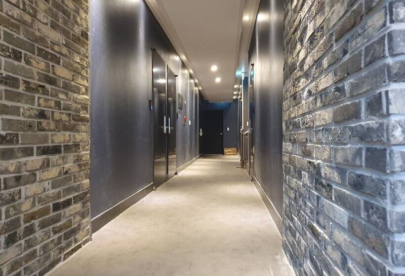 Vallas Hotel & Guest House