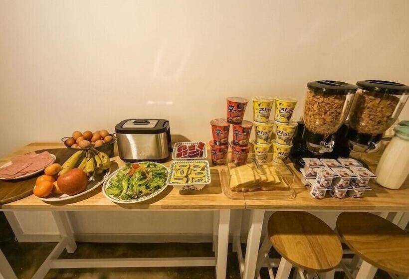 Vallas Hotel & Guest House