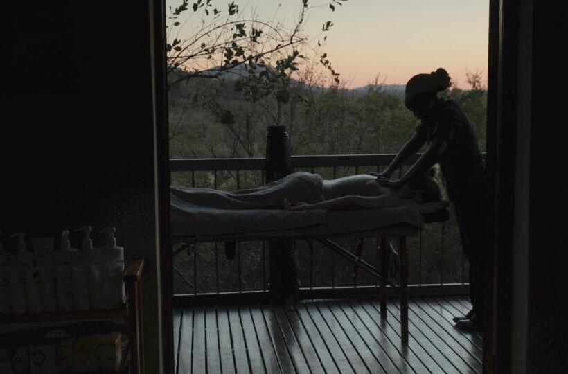 Отель Etali Safari Lodge