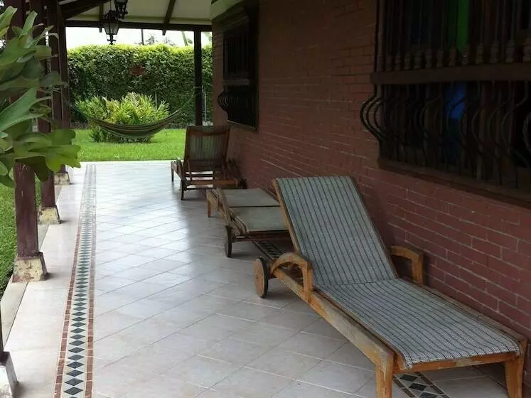 هتل Hostal Los Juanes   Hostel